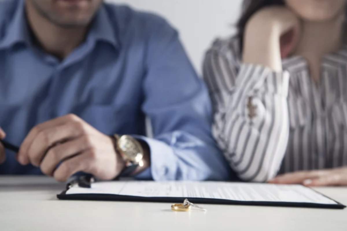Nonostante la scelta di separarsi spesso sia dettata dal desiderio di una vita migliore, il divorzio in età matura non è privo di conseguenze