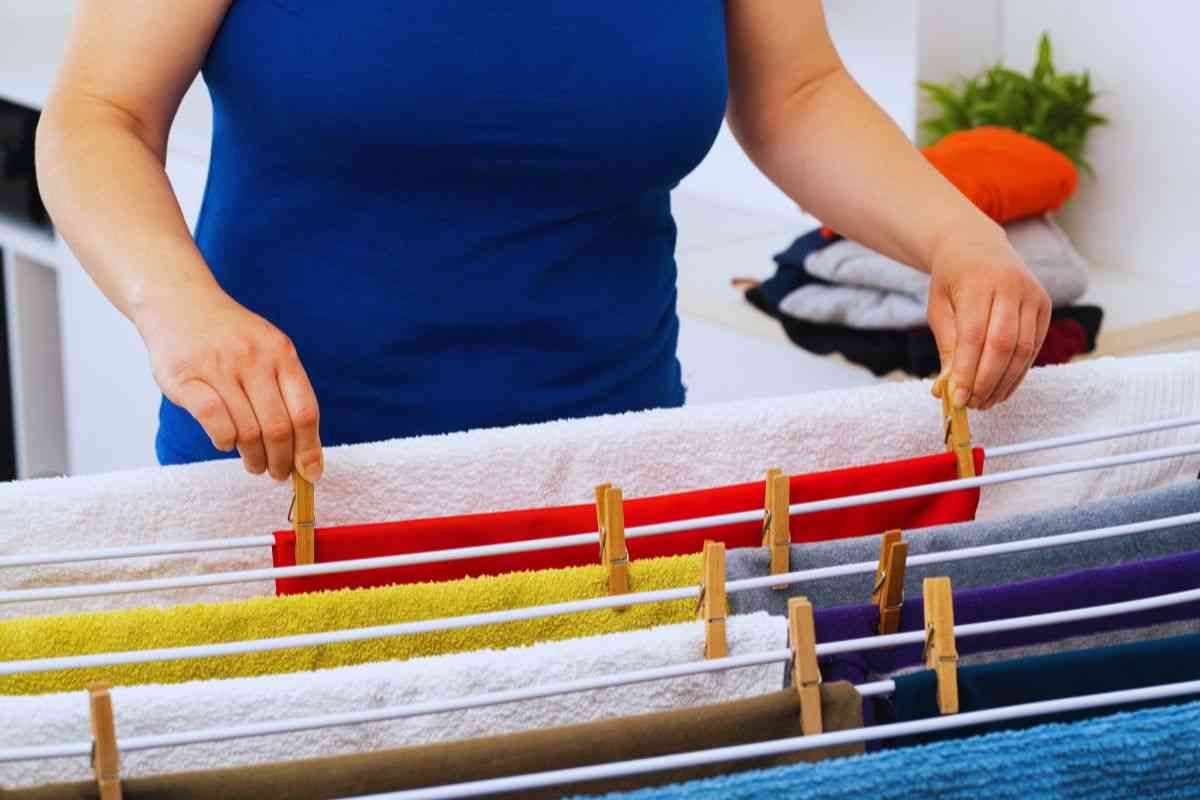 come asciugare i panni con il trucco della bottiglia