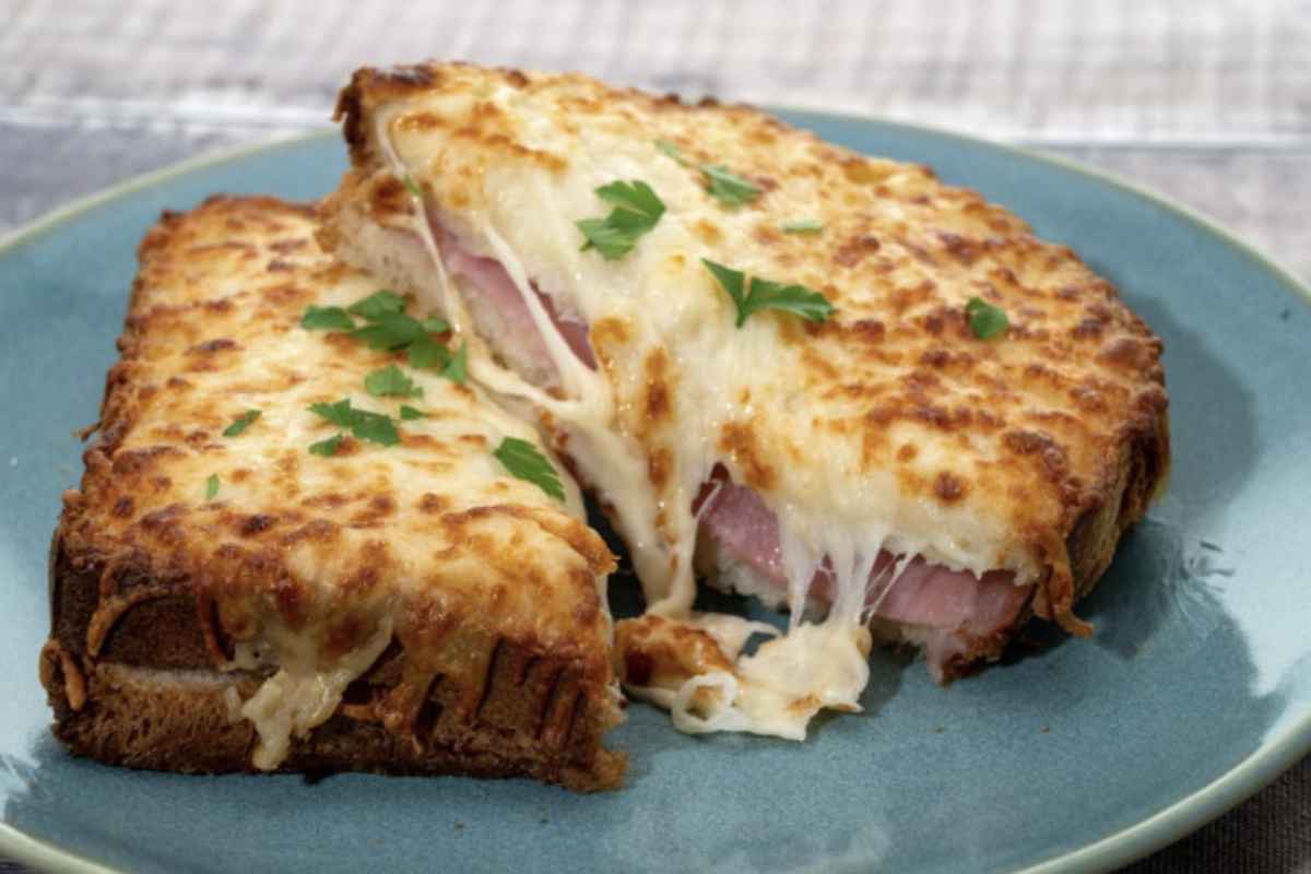 La scelta degli ingredienti è fondamentale per un Croque Monsieur dal sapore autentico e irresistibile. Il Prosciutto Cotto Alta Qualità L'Artemano Levoni