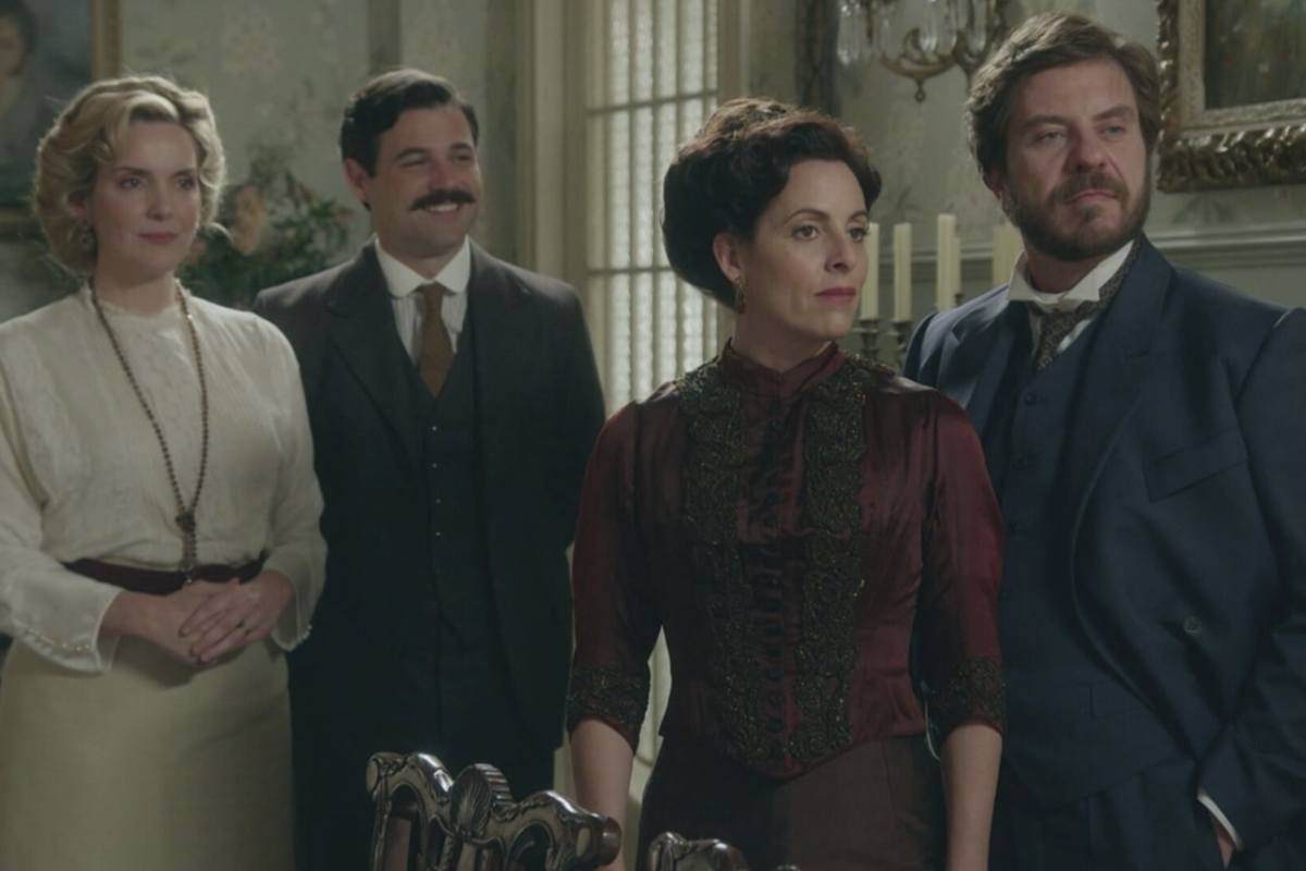 Consapevole di non poter mentire al sacerdote, Maria decide di confessare a Padre Samuel la sua gravidanza e la notte passata con il giovane.