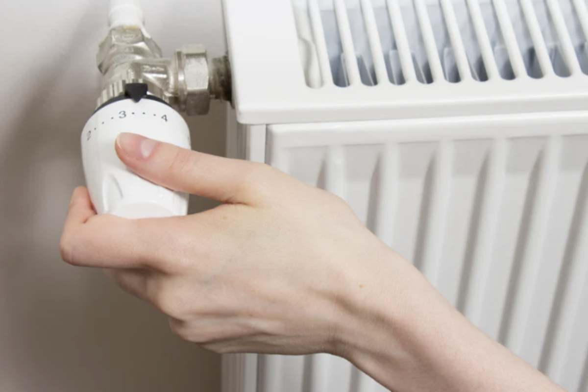 Un terzo e determinante errore riguarda la gestione delle infiltrazioni di aria fredda, spesso sottovalutata. Finestre e porte