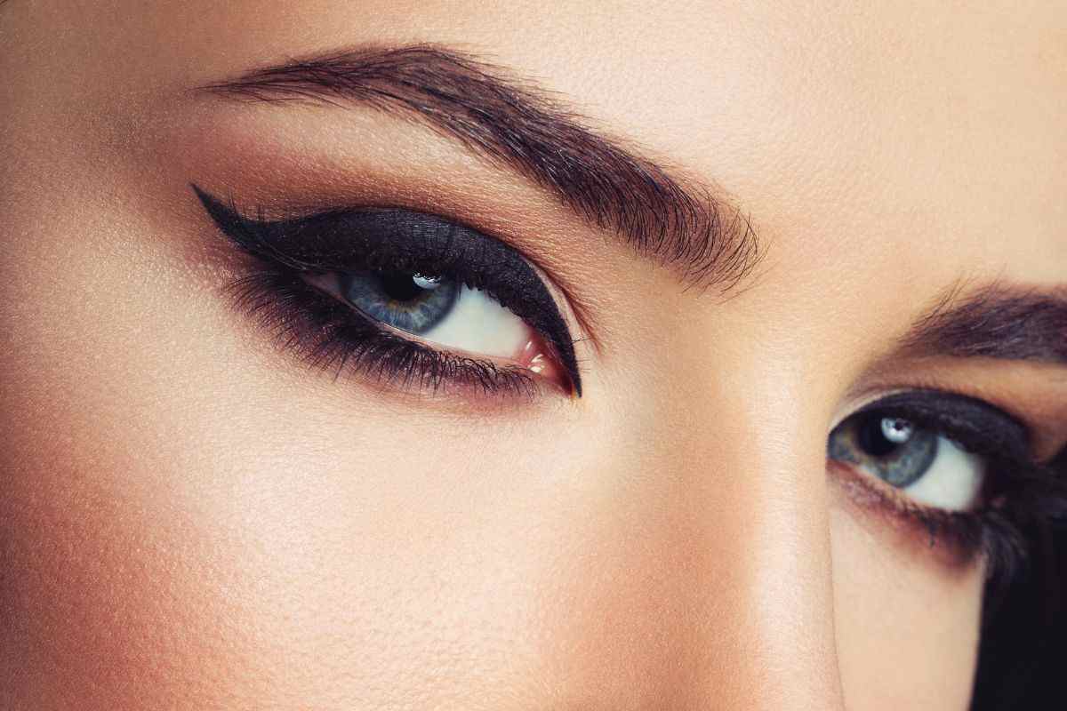 sguardo magnetico: come ricreare il cat eye perfetto