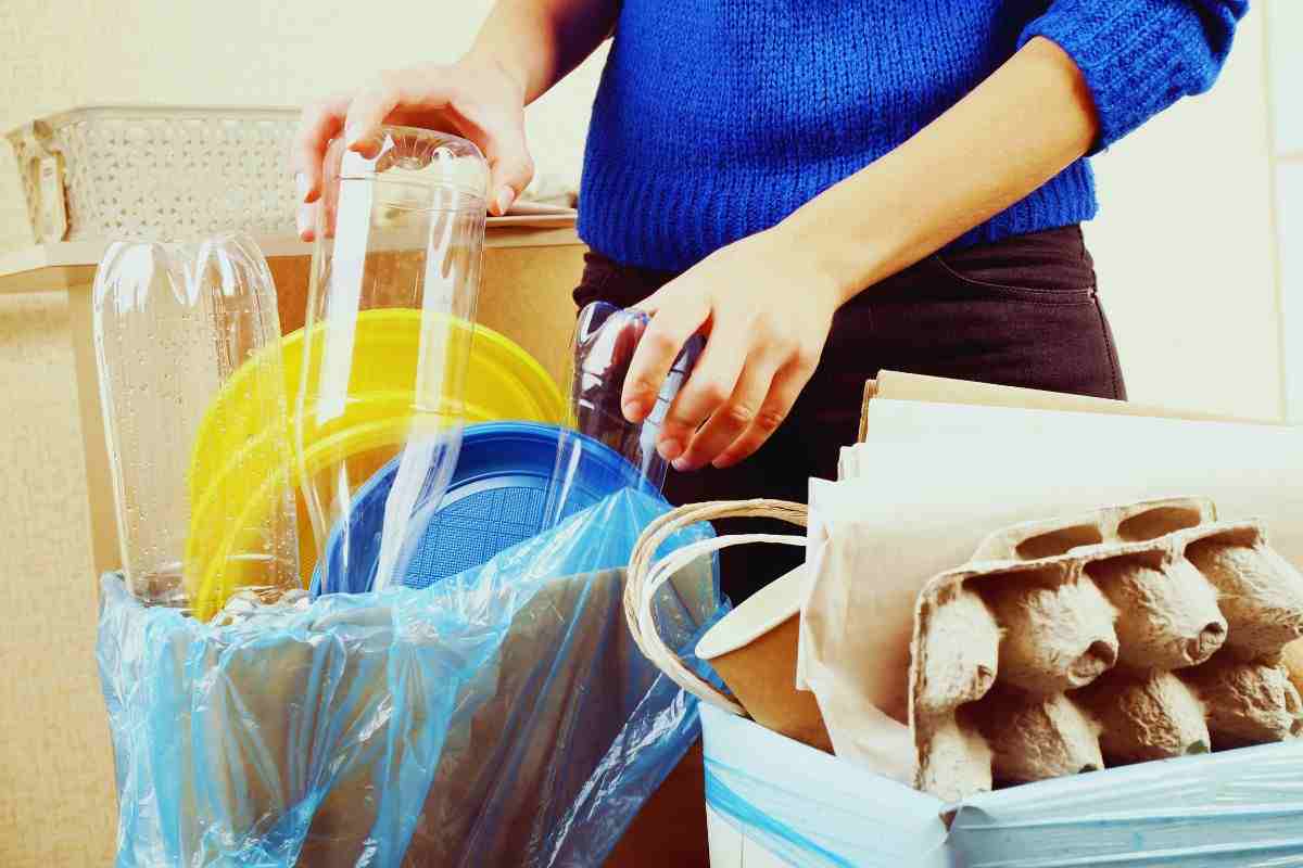 raccolta differenziata: dove buttare i piatti di plastica