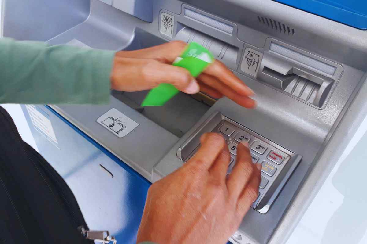 prelievo al bancomat e tasto 9