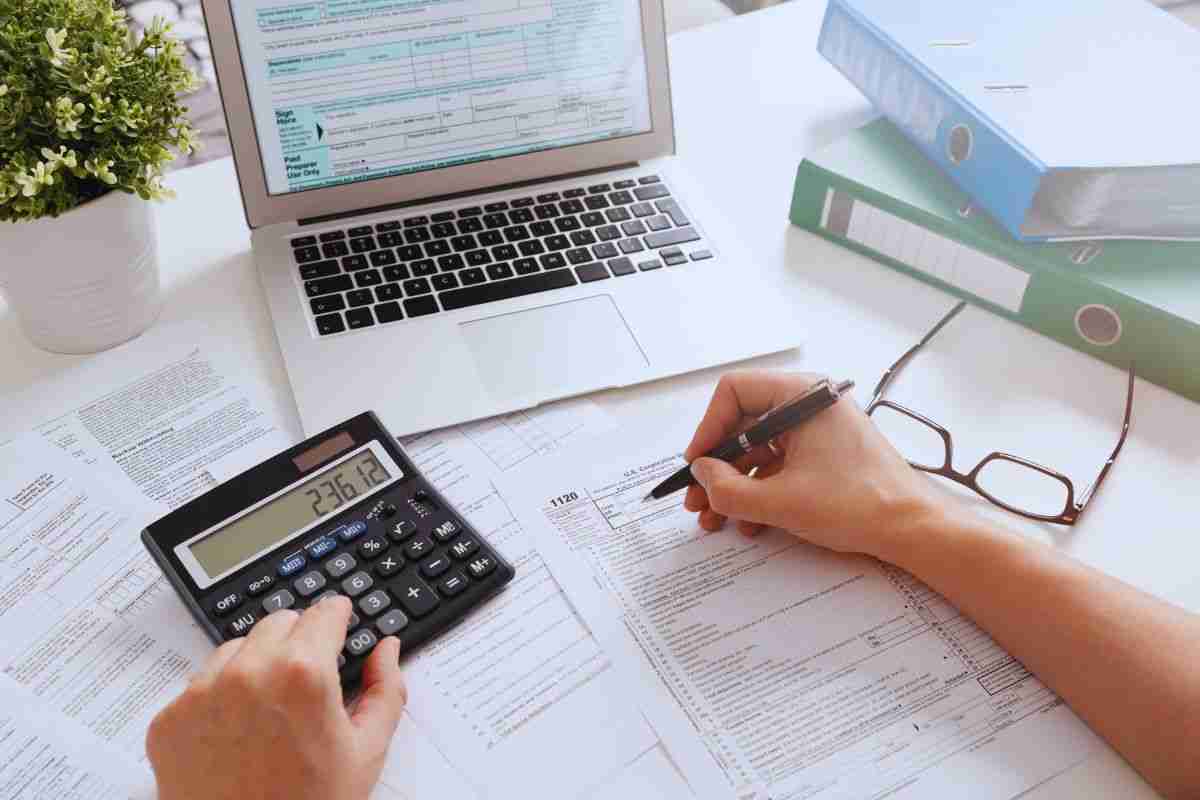 Acconto tasse: chi deve pagarlo?